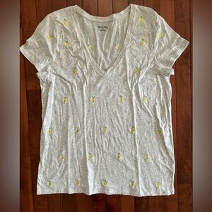 Merona Gray V-Neck T-Shirt with Yellow Pineapple Print Size XXL